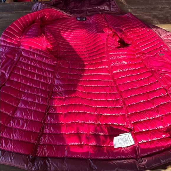 Patagonia Fiona long quilted down hooded jacket burgundy/dark current size small - Picture 10 of 11